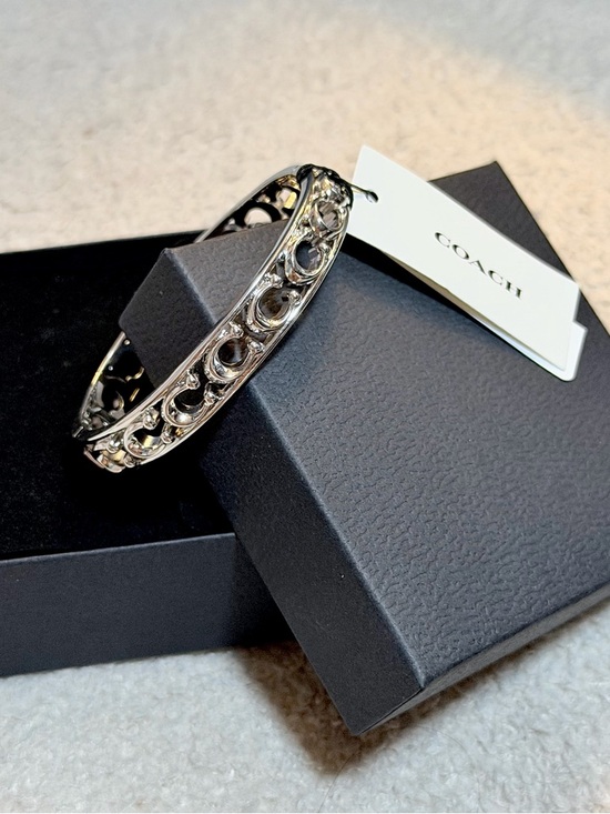Coach Jewelry - NEW COACH NEW YORK SIGNATURE C HINGED BANGLE BRACELET SILVER 7,5”